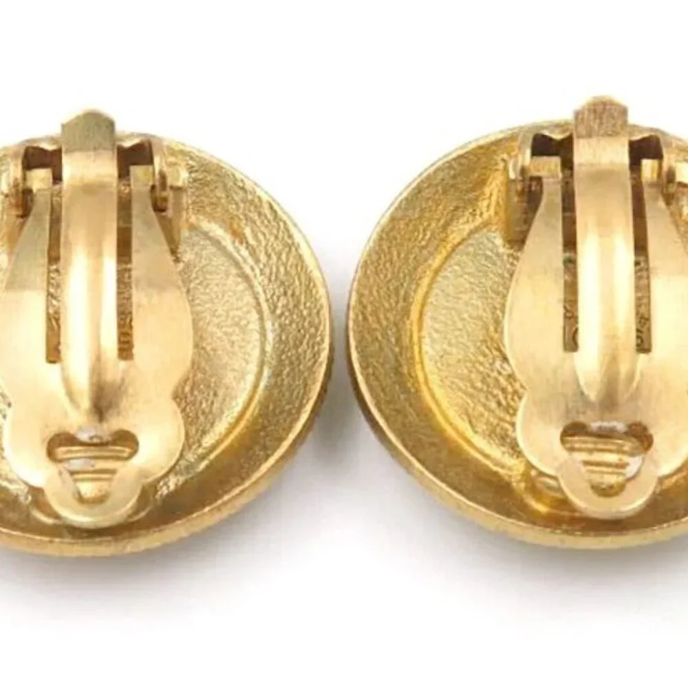 CHANEL CC Logos Black Round Clip-On Earrings Gold Tone 95P Auth w/Box p1141 - Picture 4 of 6
